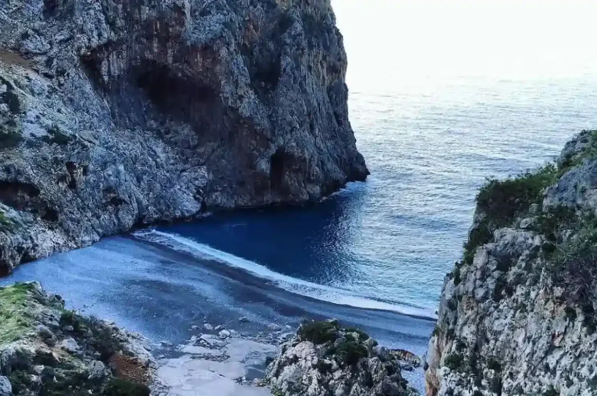 Αυτό το διαμάντι βρίσκεται κρυμμένο σε ένα από τα πιο παρθένα και άγρια τοπία της χώρας μας