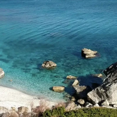 Παραλία κοντά στο Αλιβέρι