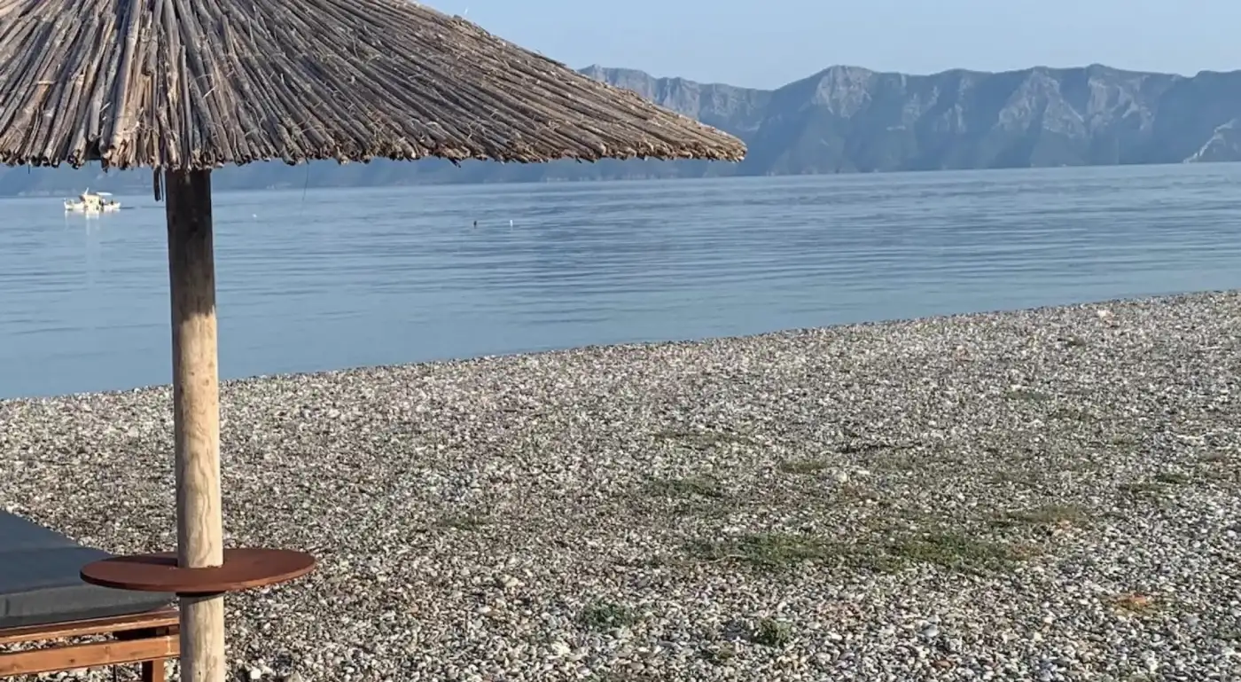 Η παραλία Πευκί στην Εύβοια