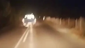 Αυτοκίνητο σε δρόμο