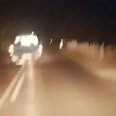 Αυτοκίνητο σε δρόμο