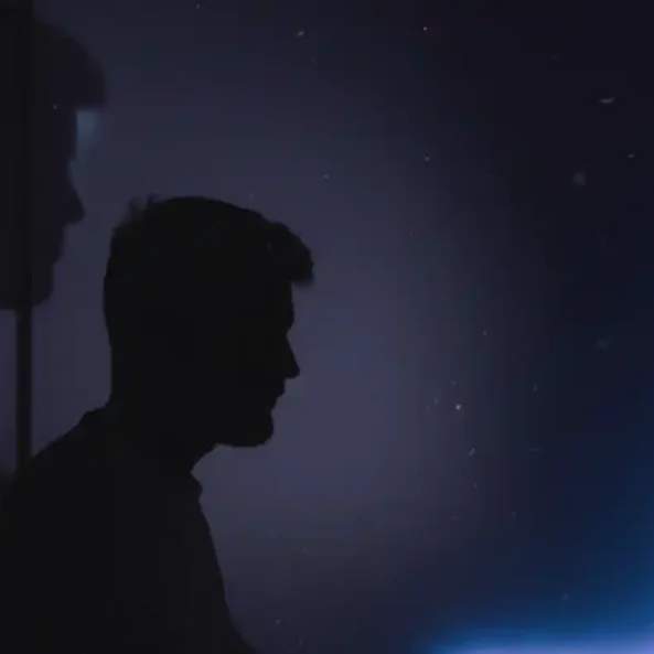 Άντρας σε υπολογιστή