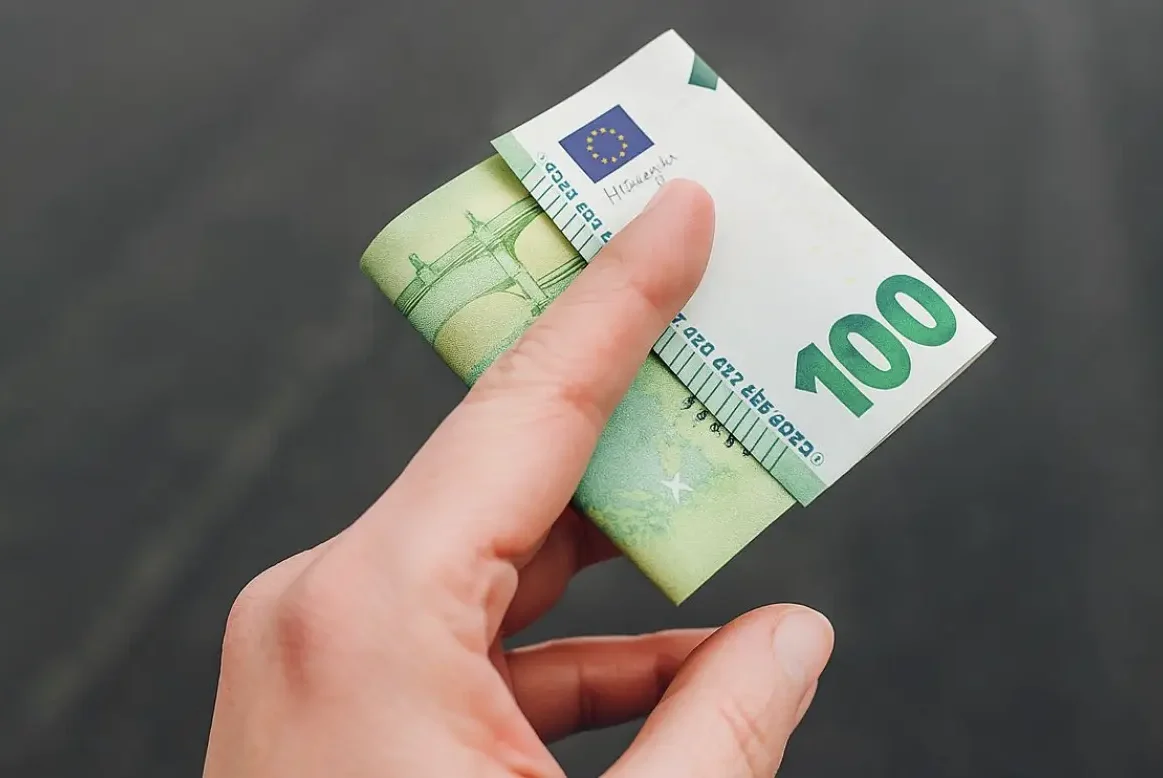 Δωρόσημο καλοκαιριού οικοδόμων