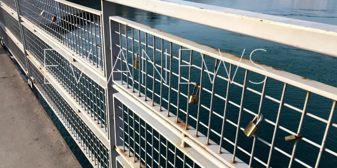 Η αλήθεια για τα λουκέτα στην παλιά γέφυρα Χαλκίδας