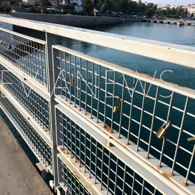 Η αλήθεια για τα λουκέτα στην παλιά γέφυρα Χαλκίδας