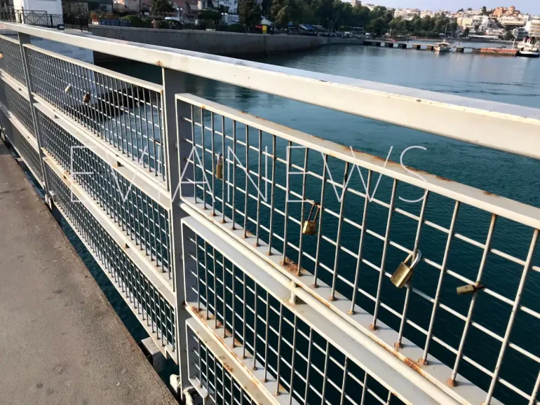 Η αλήθεια για τα λουκέτα στην παλιά γέφυρα Χαλκίδας