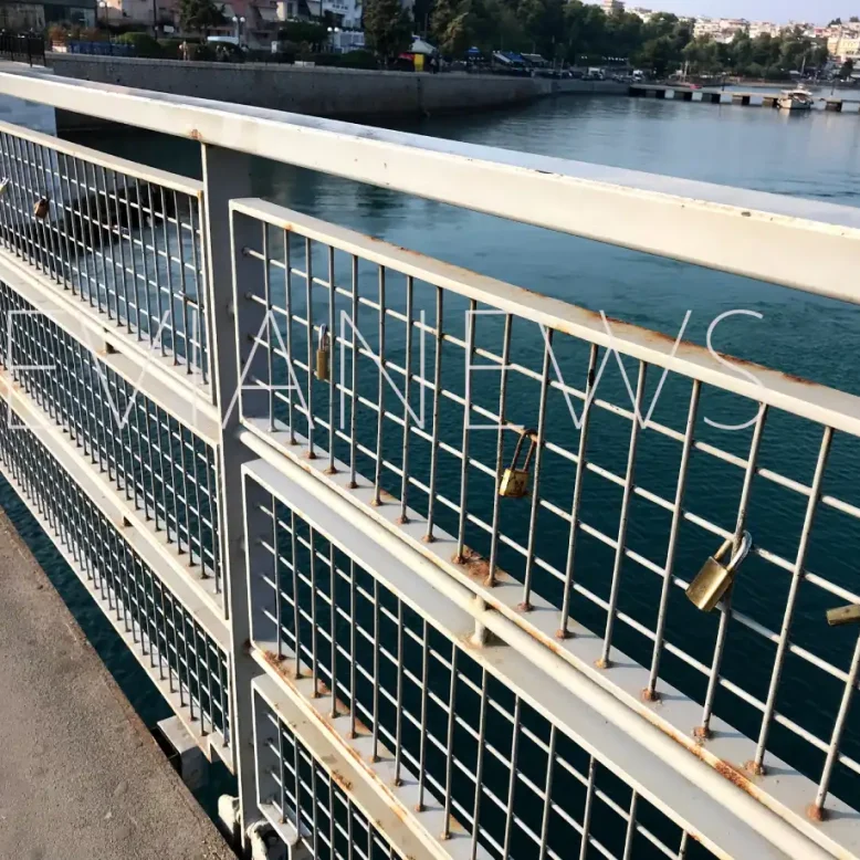 Η αλήθεια για τα λουκέτα στην παλιά γέφυρα Χαλκίδας