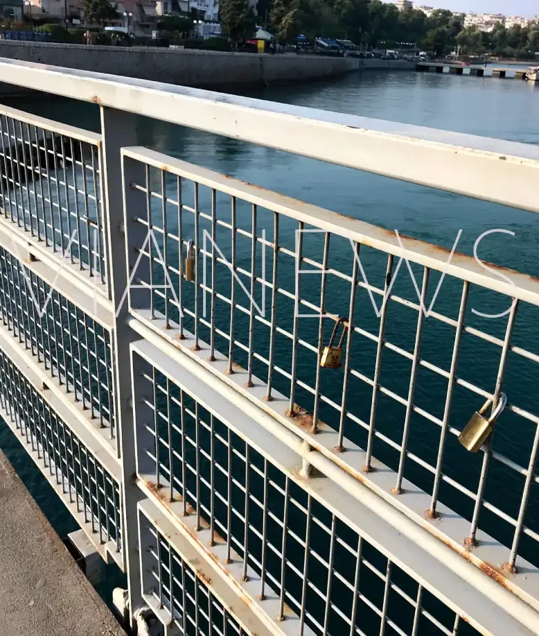 Η αλήθεια για τα λουκέτα στην παλιά γέφυρα Χαλκίδας