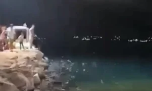 Απίθανο φαινόμενο σε παραλιακό χωριό της Εύβοιας – Ψάρια πετάγονταν έξω από το νερό