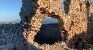 Στην Εύβοια υπάρχει κάστρο βγαλμένο από παραμύθι