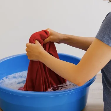 Πως φεύγει ο λεκές από ρετσίνι