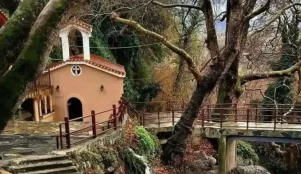 Εκκλησία Αγίας Κυριακής στα Καμπιά Εύβοιας, θαυματουργό εκκλησάκι μέσα στο πράσινο κοντά στη Χαλκίδα