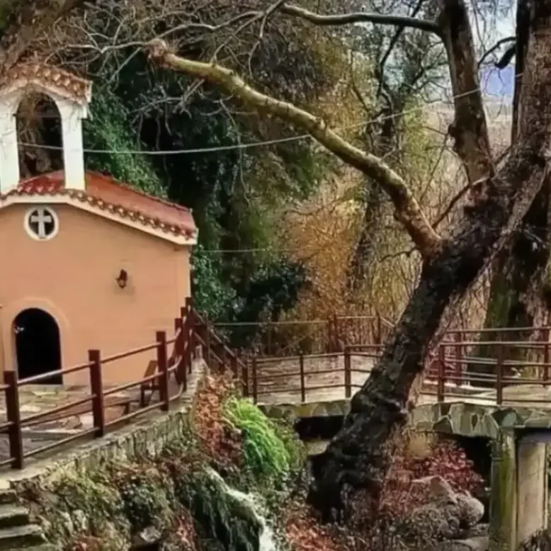 Εκκλησία Αγίας Κυριακής στα Καμπιά Εύβοιας, θαυματουργό εκκλησάκι μέσα στο πράσινο κοντά στη Χαλκίδα
