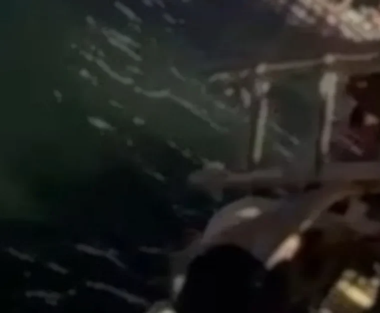 Θάλασσα στην παραλία Χαλκίδας