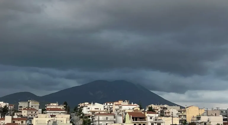 Το βουνό-μετεωρολόγος δίπλα στη Χαλκίδα