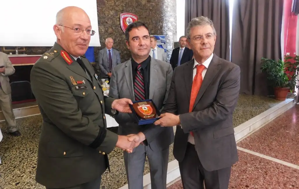 Η ElvalHalcor, πιστή στη δέσμευσή της να δημιουργεί διαχρονική αξία για την κοινωνία, στήριξε το έργο της αναβάθμισης των εγκαταστάσεων της Σχολής Πεζικού (ΣΠZ) στη Χαλκίδα. Ανέλαβε τη διαμόρφωση του